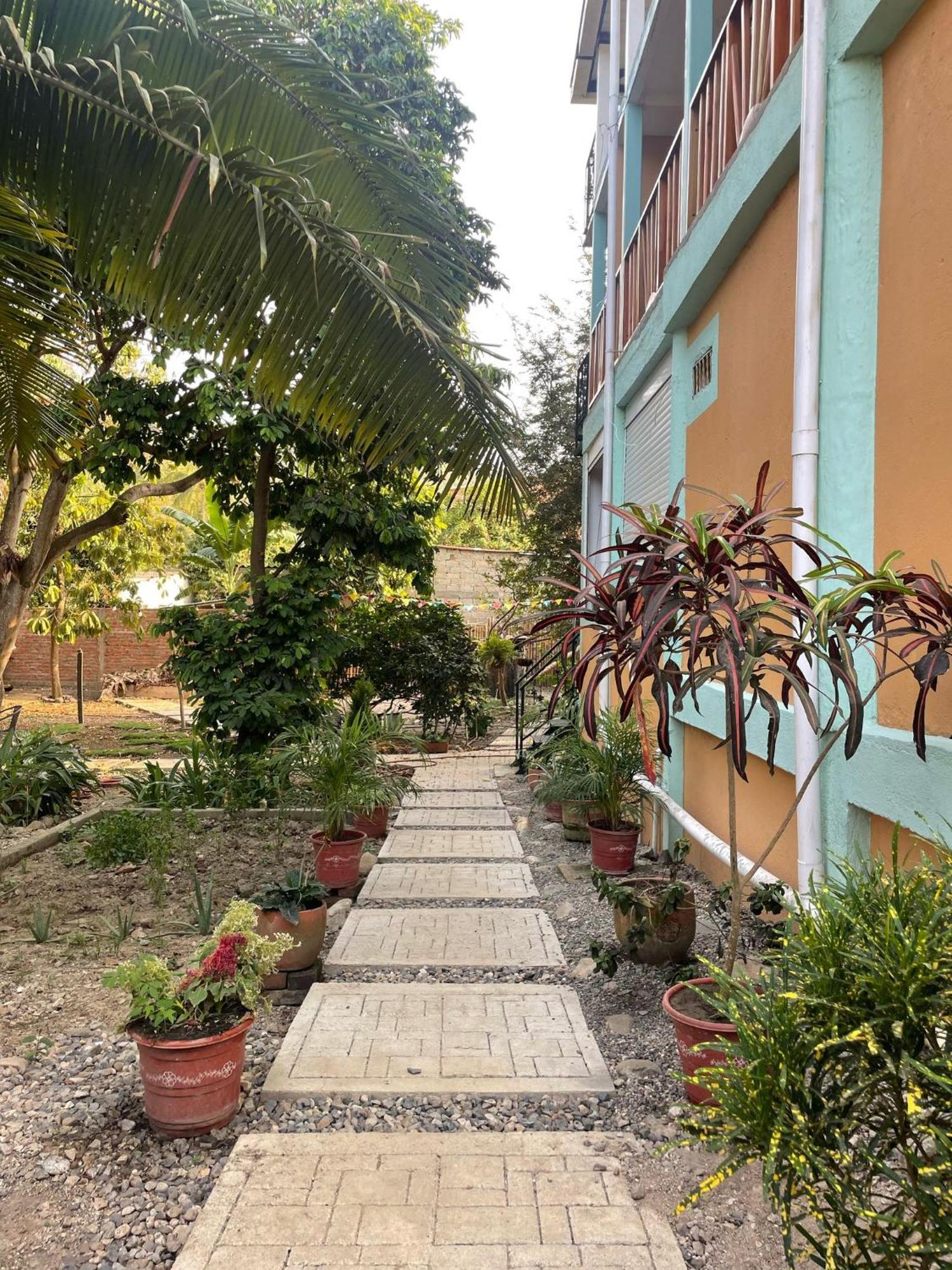 Sistarasta Hotel Palomino Buitenkant foto